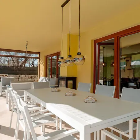 X 13 Piscina & Barbecue