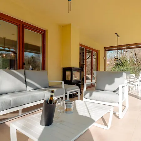 فيلة X 13 Piscina & Barbecue