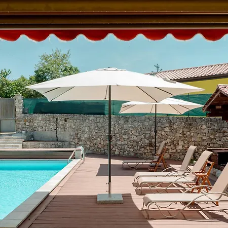 X 13 Piscina & Barbecue *