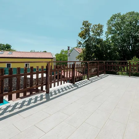 X 13 Piscina & Barbecue 别墅 *