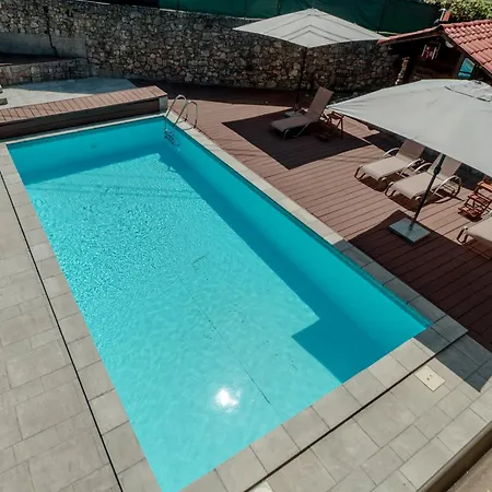 X 13 Piscina & Barbecue *