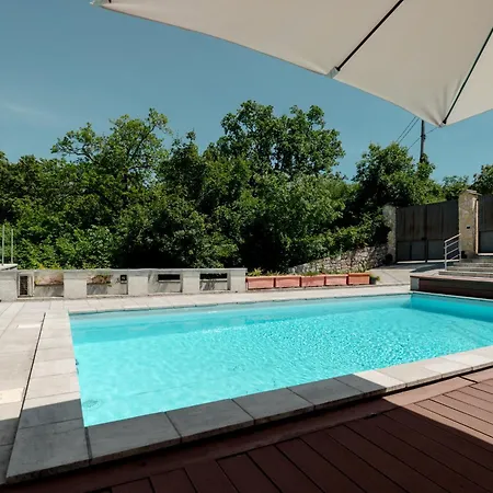 X 13 Piscina & Barbecue فيلة *
